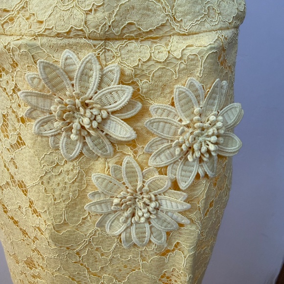 White House Black Market -size 10 - yellow appliqué v-neck sheath dress - NWT - Picture 6 of 7